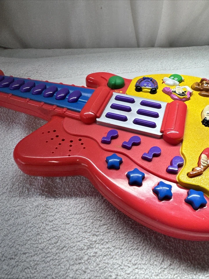 Wiggles Play Along Guitar Musical Touring Party Songs 2003 Spin Master Toy Red - Image 4 of 4
