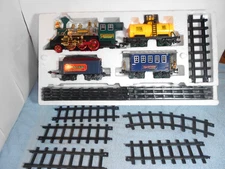 VINTAGE BATTERY OPERATED PLASTIC TOY TRAIN SET EASTERN EXPRESS WORKS WELL - W 95