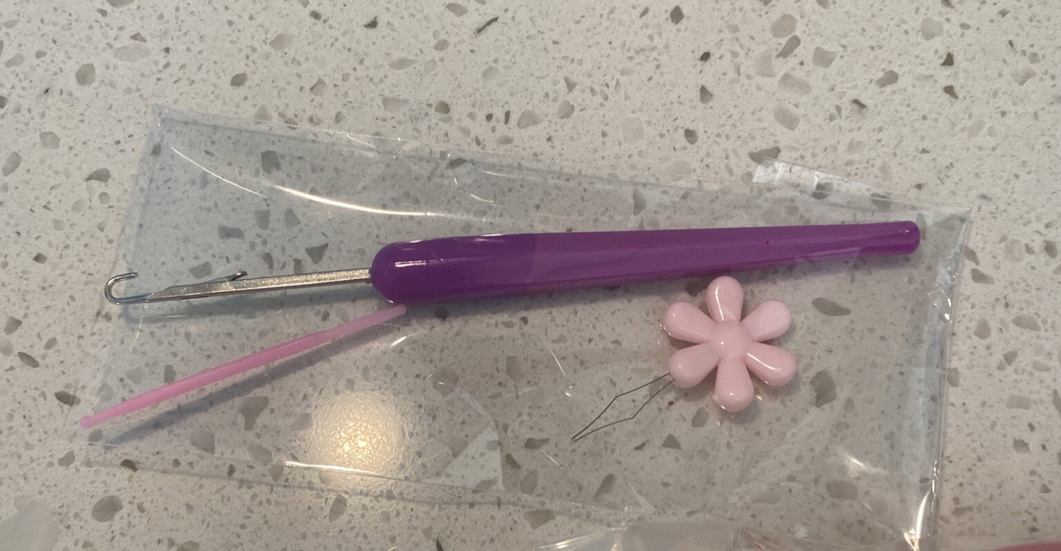 Slice of Pizza Yarn Pillow Craft Kit Creatology Age 8+ Latch Hook Kit