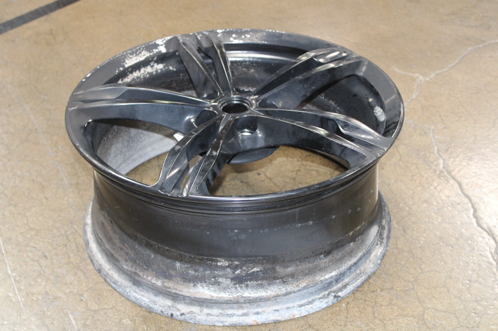Ferrari GTC4 Lusso, Front Wheel, 20x8.5, Fire Dmg, Used, P/N 328870