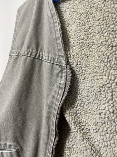 Chaleco Cuello Simulado Forrado Sherpa Pato Carhartt De Colección, Color Gris - Imagen 3 de 5