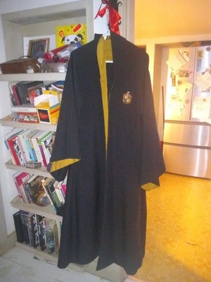 Universal Studios Wizarding World of Harry Potter Adult Sz Med Hufflepuff Robe