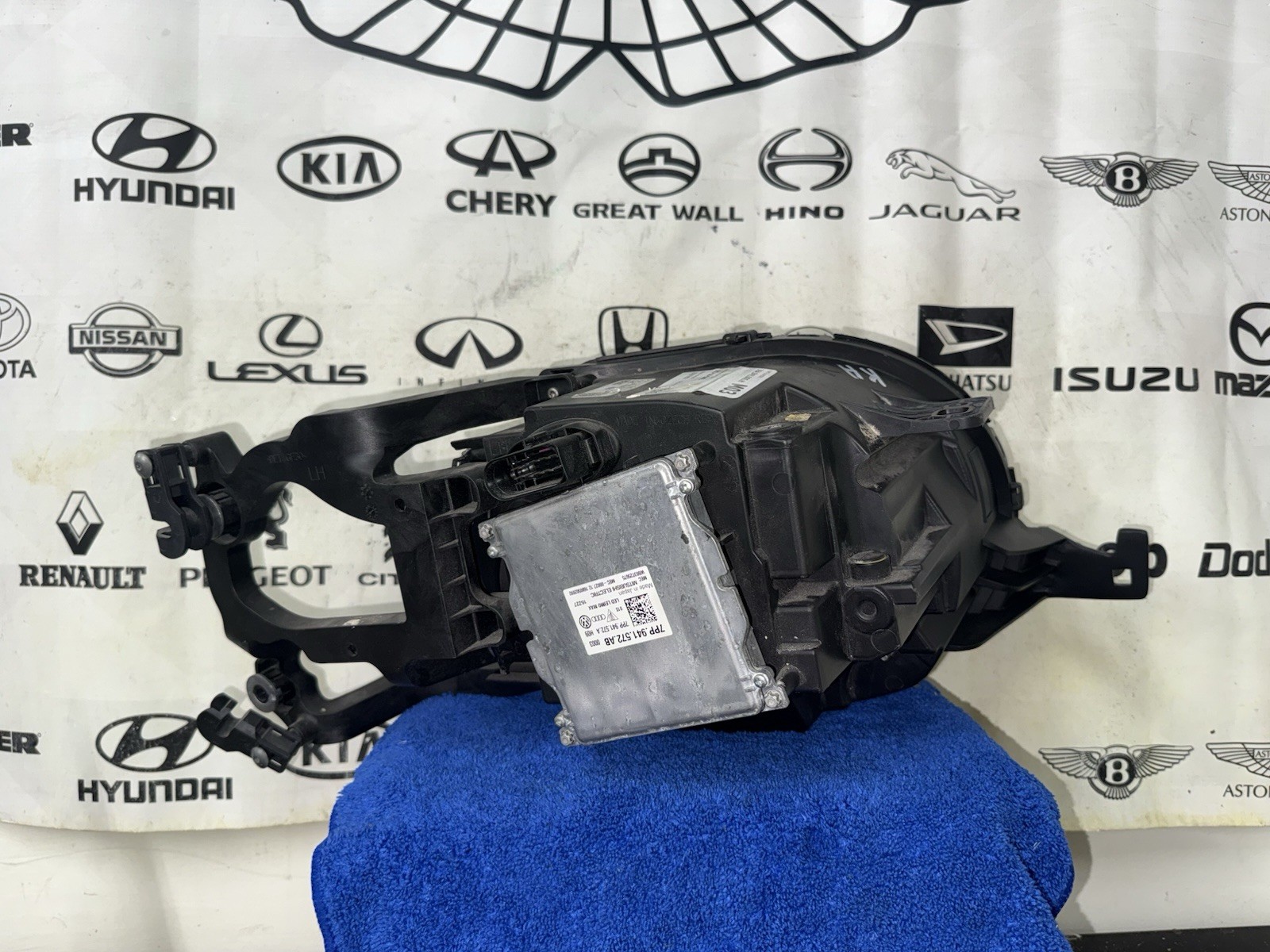 17-20 BENTLEY BENTAYGA  LED  HEADLIGHT ASSEMBLY OEM LEFT 36A.941.005.H