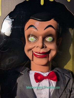 Lifesize Goosebumps Slappy Dummy Prop Trick or Treat Studios Eyes Glow Mout