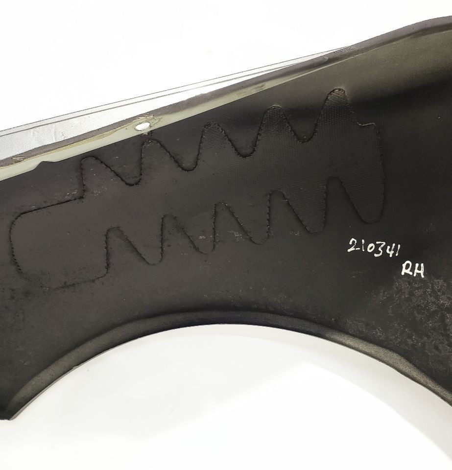 02 03 04 05 07 Maserati Spyder CC OEM Front Right Fender 203.633 Grigio Alfieri