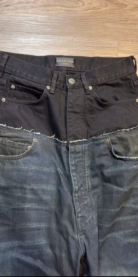 Pantalones de mezclilla Balenciaga corte doble cintura Foto 2 de 2