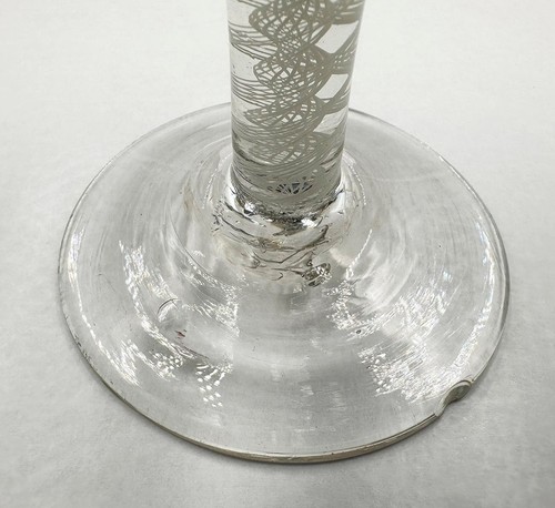 ANTIQUE GEORGIAN 4.25” DRINKING GLASS OPAQUE TWIST STEM c1770 - Picture 12 of 14