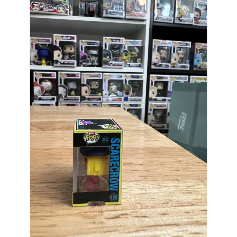 SOLO 4000 PIEZAS LE BLACKLIGHT Scarecrow Bitty Funko Pop #195 Batman DC Comics Foto 2 de 4