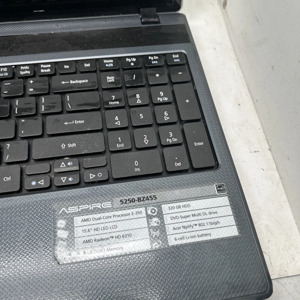 Acer Aspire 5250-BZ455 15,6 pulgadas (320GB, AMD Serie E, 1.6GHz, 3GB)... Leer Foto 4 de 4