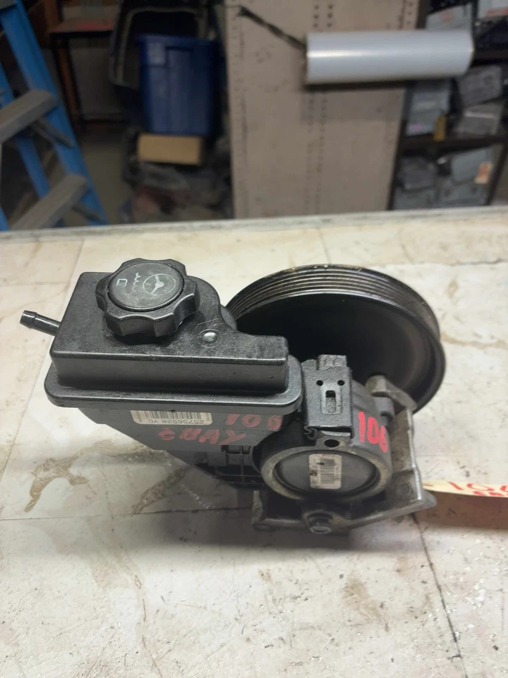 Cadillac DTS BUICK LUCERNE 2006-11 bomba de dirección asistida conjunto de depósito de motor Foto 3 de 4