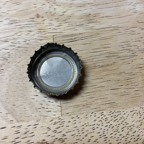 Golden Leaf Craft Beer Twist Off Bottle Cap/Crown, Hopfly Brewery Rocky Mount NC - Picture 2 of 2