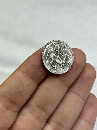 MARAVILLOSA MONEDA ANTIGUA GRIEGA RARA RECUBIERTA DE PLATA CON IMAGEN ÚNICA - Imagen 8 de 10
