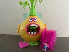 Trolls Poppy Pod Playset with 1 Long Hair Poppy Figure