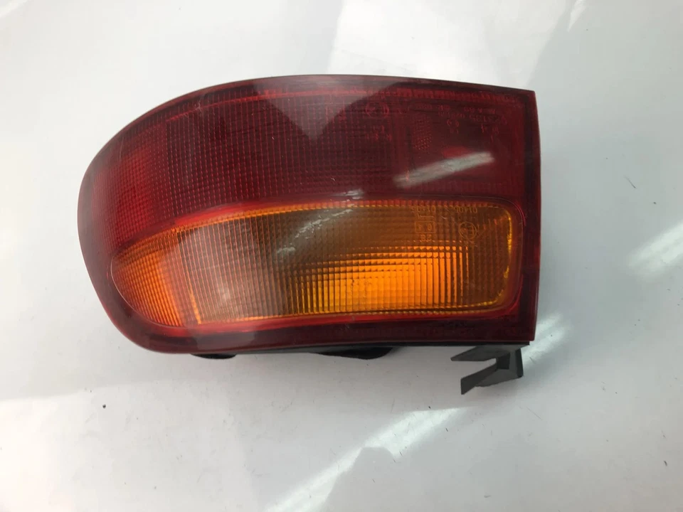 MAZDA 3 BK Feu Arrière du Hayon Gauche 2008 17961250 - Photo 2/4