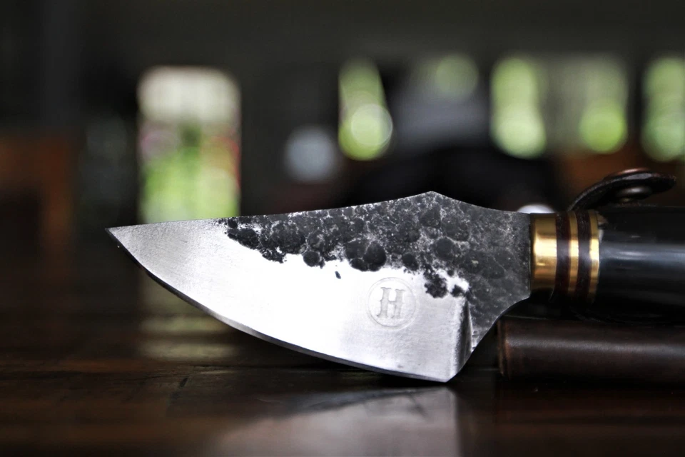 CUCHILLO PERSONALIZADO - CÍRCULO "H" ALVARADO Tx CUCHILLO HOJA FIJA Y FUNDA PERSONALIZADA Foto 3 de 4