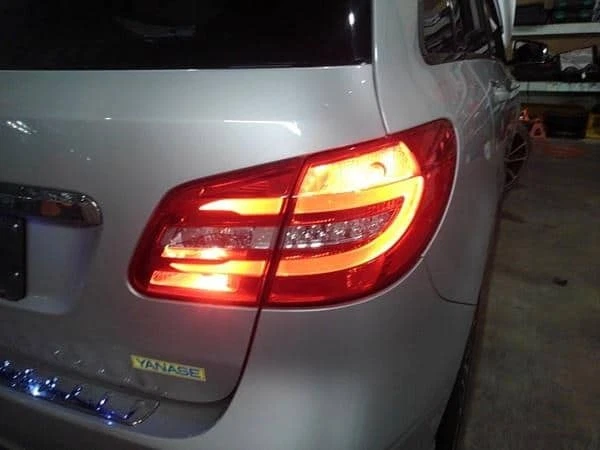MERCEDES-BENZ Benz b class 2012 DBA-246242 Right Tail Light [Used] [PA105494285] - image 4 of 4