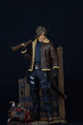 Custom 3D Printed Leon S. Kennedy Figure RE4 (25cm) Hand-Painted