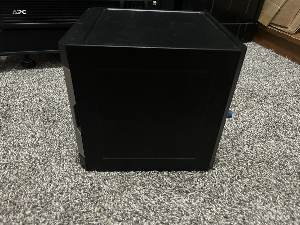 HP ProLiant MicroServer Gen8 Xeon E3-1220L V2 16GB RAM 3x1TB HDD Sin sistema operativo Foto 2 de 4