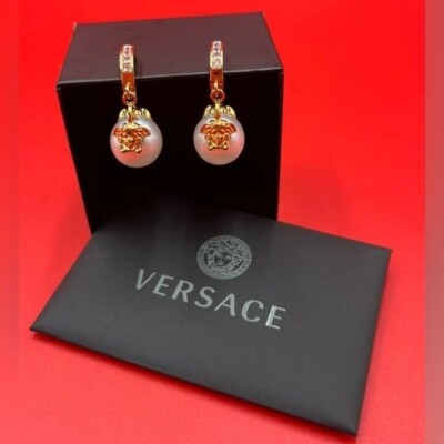 Versace ゴールド メデューサ ピアス トリビュート メドゥーサ スタッズイヤリング ゴールド | VERSACE JP