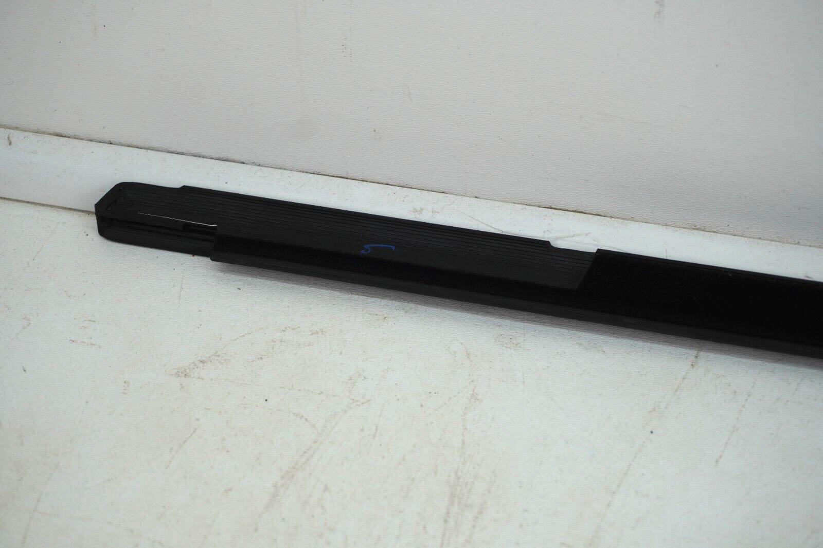 OEM VW JETTA A6 FRONT RIGHT OUTER WINDOW APERTURE SEAL  