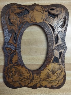 Beautiful carved wood Art Nouveau picture frame oval relief floral poppies 1890s