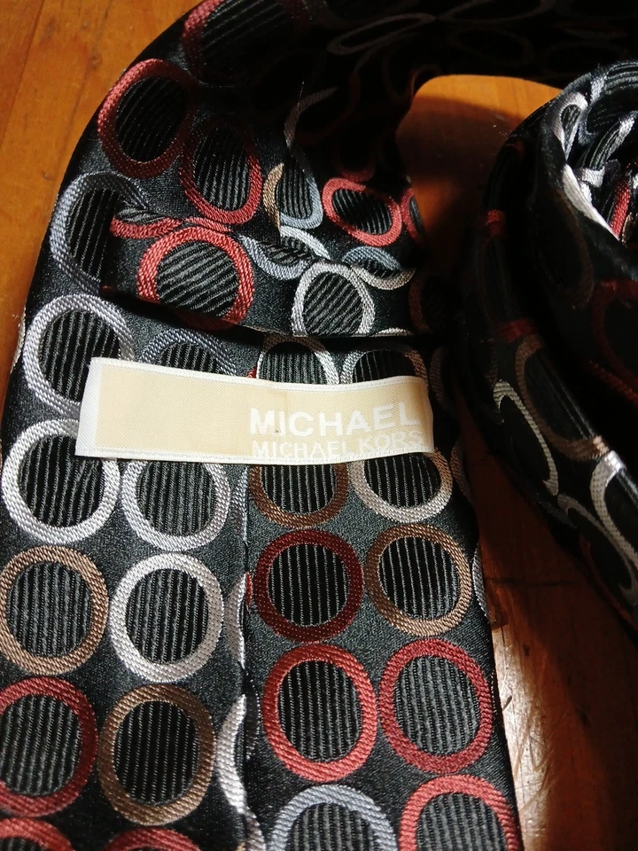 Corbata de seda para hombre Michael Michael Kors negra roja plateada dorada patrón geométrico... Foto 2 de 4