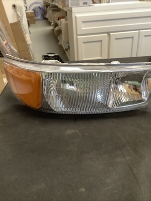 Eagle Eyes Left Headlight Assembly For Select 99-07 GMC Models. GM177-B001L L17