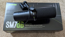 Imagen de Shure SM7dB Dynamic Microphone, Built-in Preamp, Streaming Podcast Recording