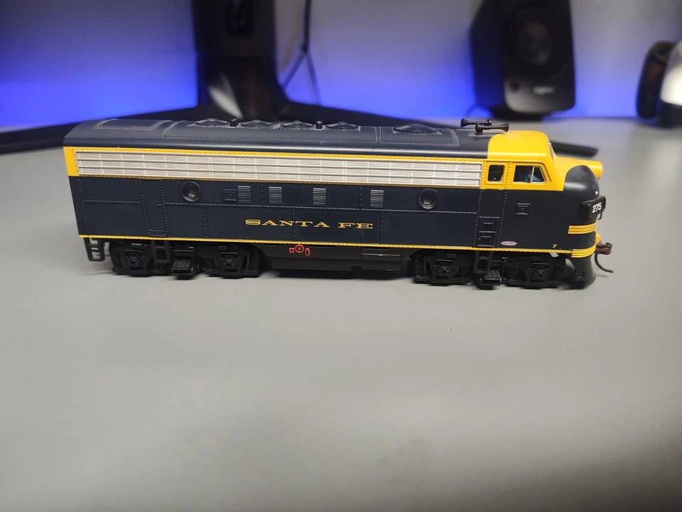 Bachmann HO F7 Santa Fe #275 (DCC und Sound)