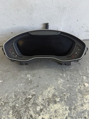 Audi Q5 2016-2020 instrument panel. 104kmil