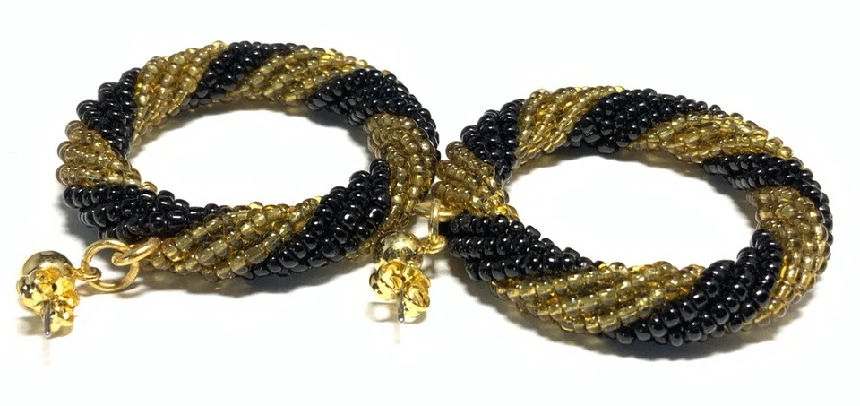 Pendientes de vidrio de invierno Avon con postes de acero quirúrgico dorado y negro nuevos en caja KJ103 Foto 4 de 4