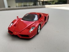 MAISTO 1:24 Enzo Ferrari Diecast Car. Red. Nice