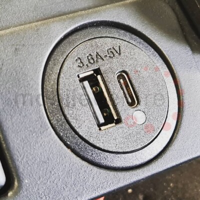 Freelander Classic twin USB A & C double socket plug & play dual charger outlet