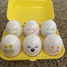 Vintage 1993 Tomy HIDE SQUEAK EGGS Shape Color Sorting with Chicks Inside Toy