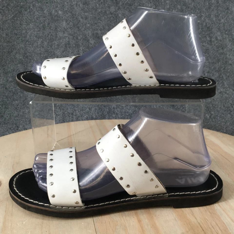 Sandalias MIA para mujer 8,5 M Sharon con tachuelas dos correas deslizables cuero blanco Foto 2 de 4