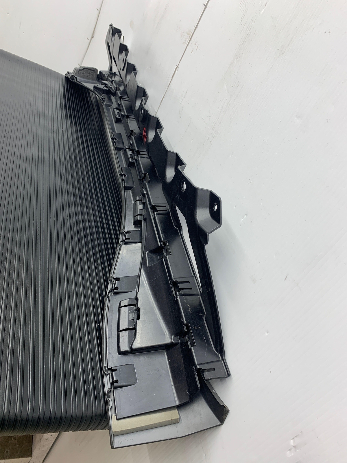 BMW i8 2017 Front Right Molding Black