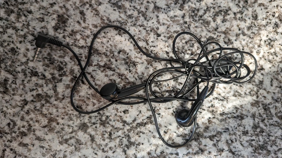 WIRED ALCATEL EARPHONES HEADPHONES HANDSFREE MIC 3.5MM HEADSET EARBUDS CELLPHONE - Image 4 of 4