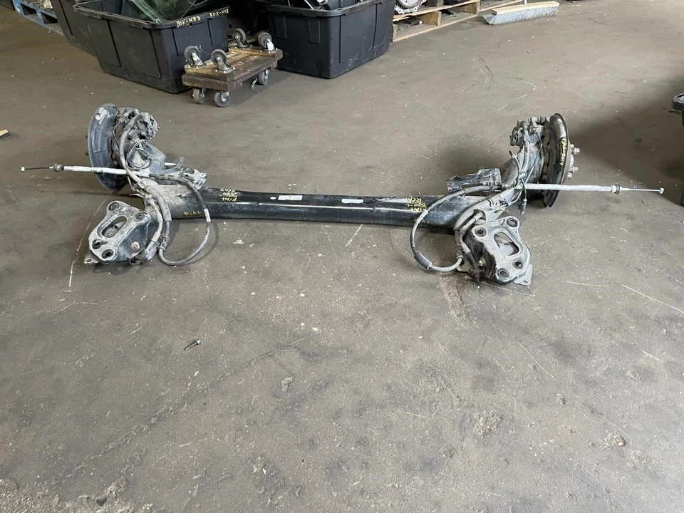 2014 FIAT 500L 1.4L REAR LOADED BEAM AXLE OEM  - Image 2 of 4