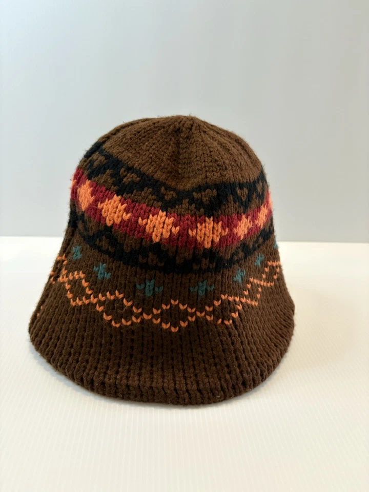 Sombrero cubo tejido Zara patrón geométrico marrón con naranja talla mediana usado en excelente estado Foto 3 de 4