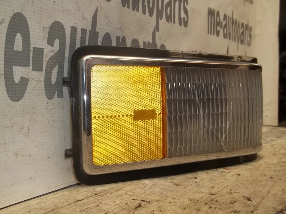 89-93 Cadillac Deville Fleetwood FWD Right Corner Side Marker Turn Signal Lamp - Image 2 of 4