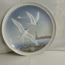 Hutschenreuther German Jahresteller  Playful Flight  1980 Plate of the Year- EVC
