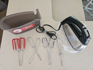Hamilton Beach 6 Speed Electric Hand Mixer 4 Sets of Beaters and Snap on Storage