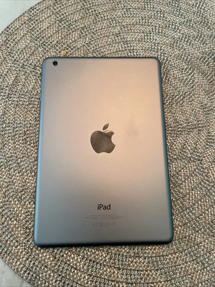 ipad mini  - Image 3 of 4
