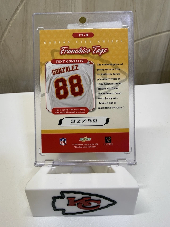 2001 SCORE SELECT TONY GONZALEZ FRANCHISE TAGS GAME-WORN PATCH AUTOGRAPH #ED /50 - Image 2 of 2