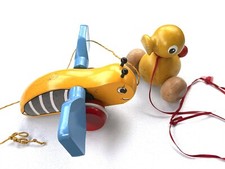 Lot Of 2 Wooden Pull Toys Brio Bumblebee Vintage And Duck no Trademark 