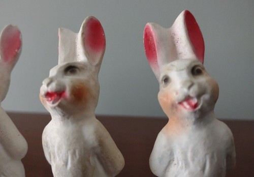 ๐ Lot Set of 4 Vtg 3.25" Chalkware Bunny Rabbits Holding Egg Behind Back! - Picture 7 of 10