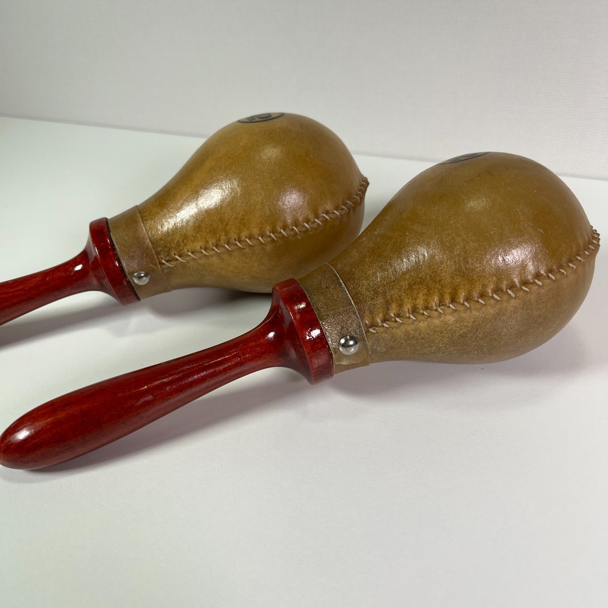 Latin Percussion LP Macho Maracas Natural Rawhide Shell Red