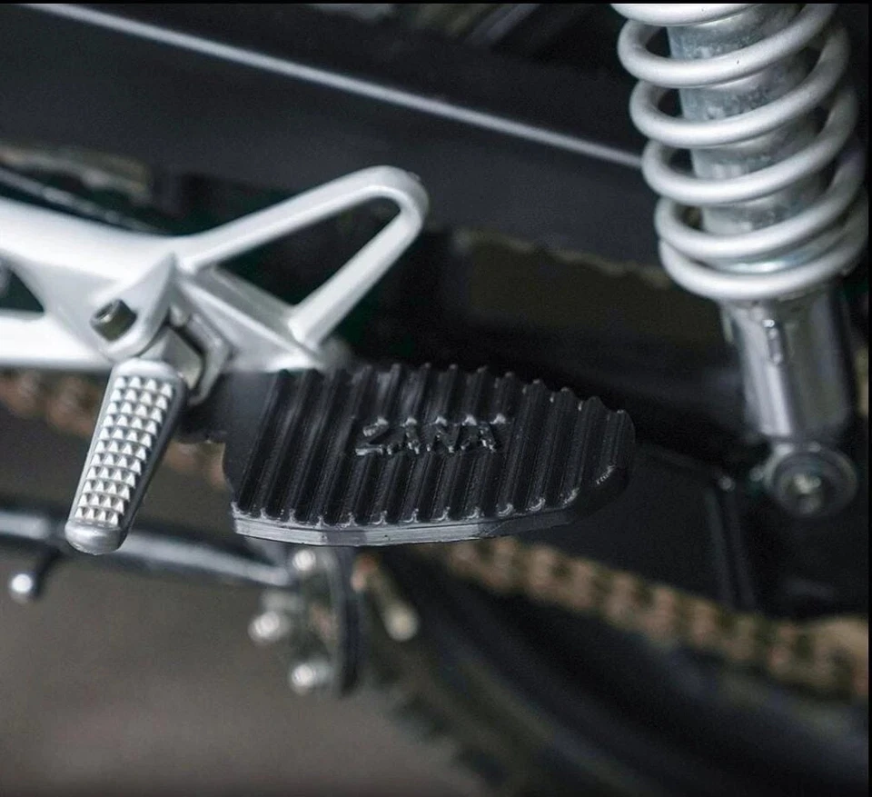 PAR REPOSAPIÉS TRASERO NEGRO APTO PARA HONDA CB350 Foto 2 de 4