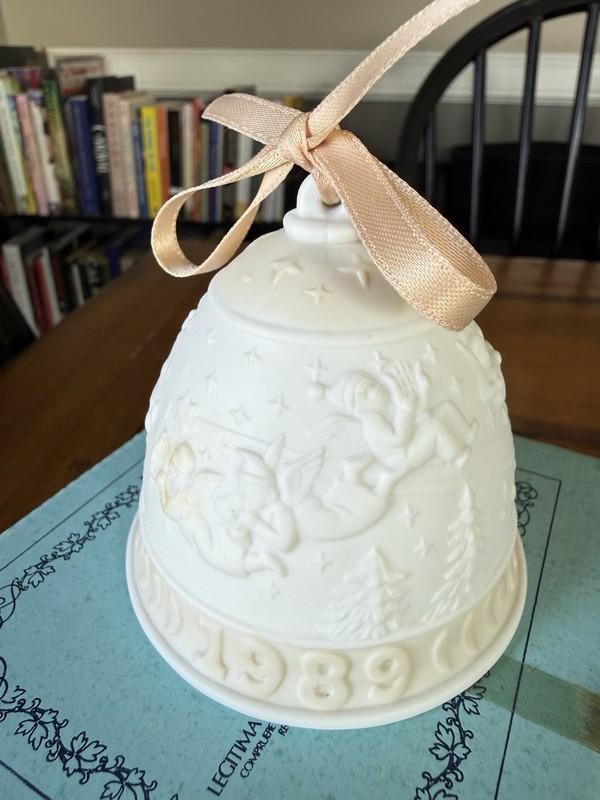 Lladro 1989 Christmas Bell Ornament #5616 Campanita Navidad Porcelain with Box