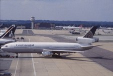 Dia McDonnell Douglas DC-10 Continental in London 1996 35mm gerahmt og&uuml;-Q11-63